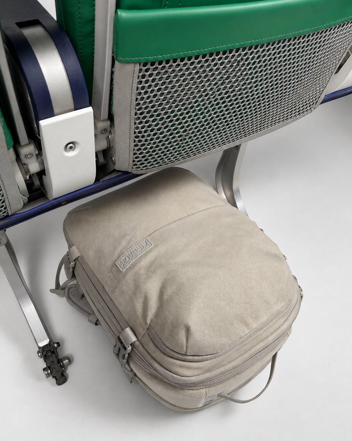 Limited Canvas (Bajo el asiento)