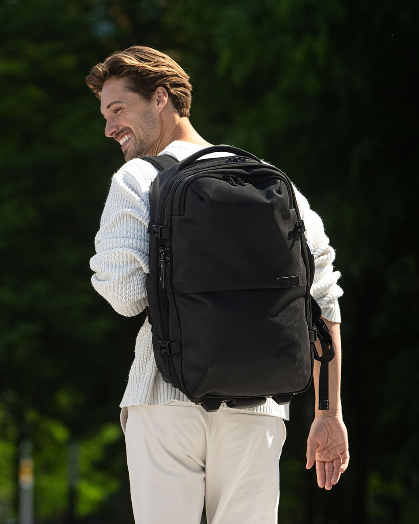 MAX (Carry-On)