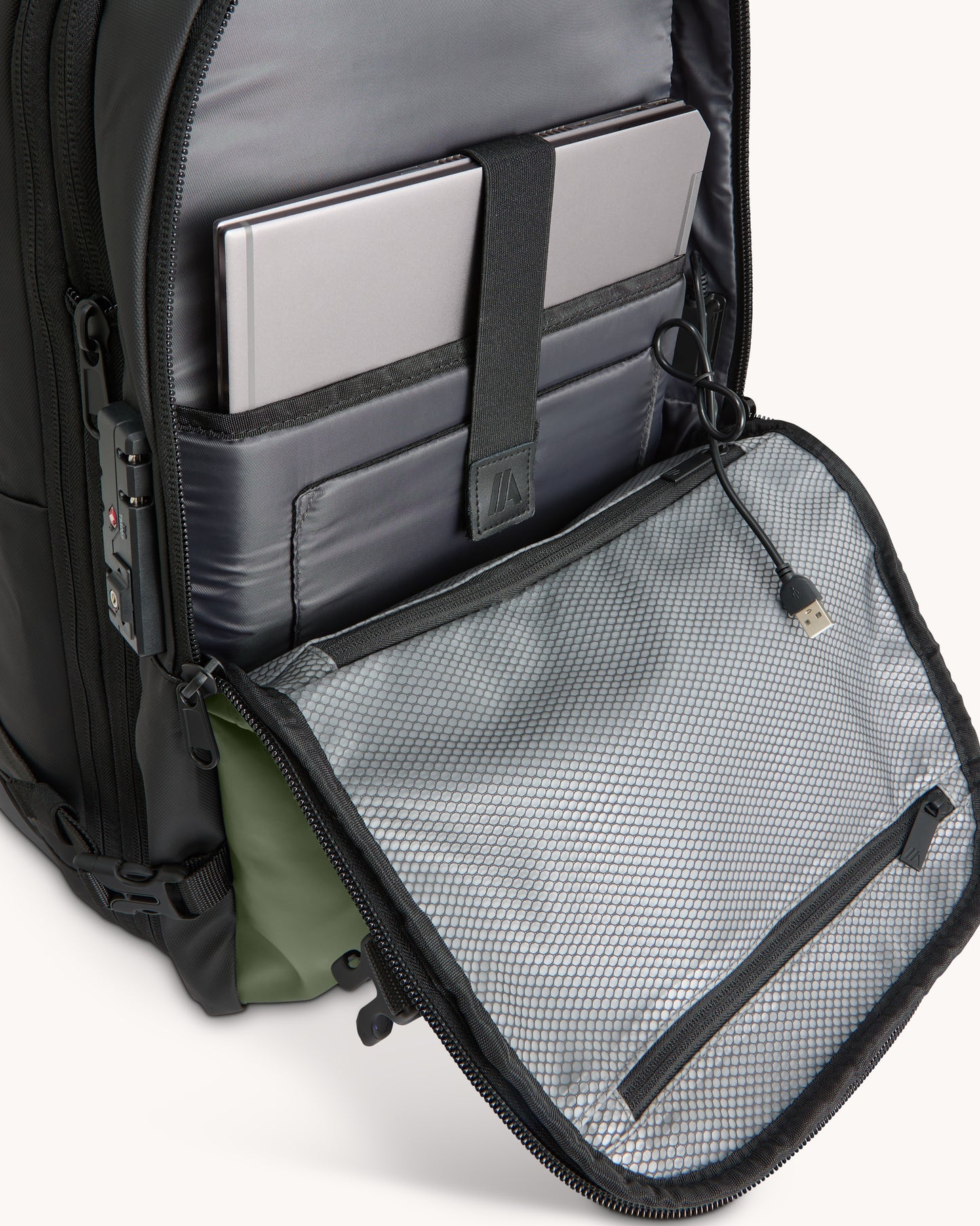 MAX (Carry-On)