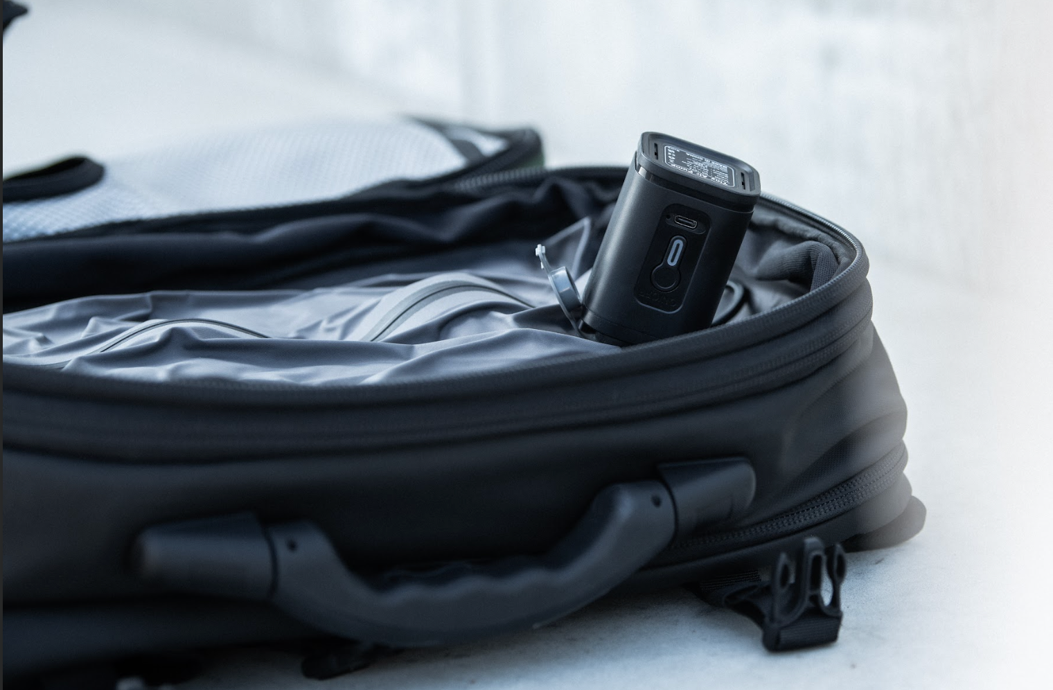 Cargar video: Video of Airback Air Pump