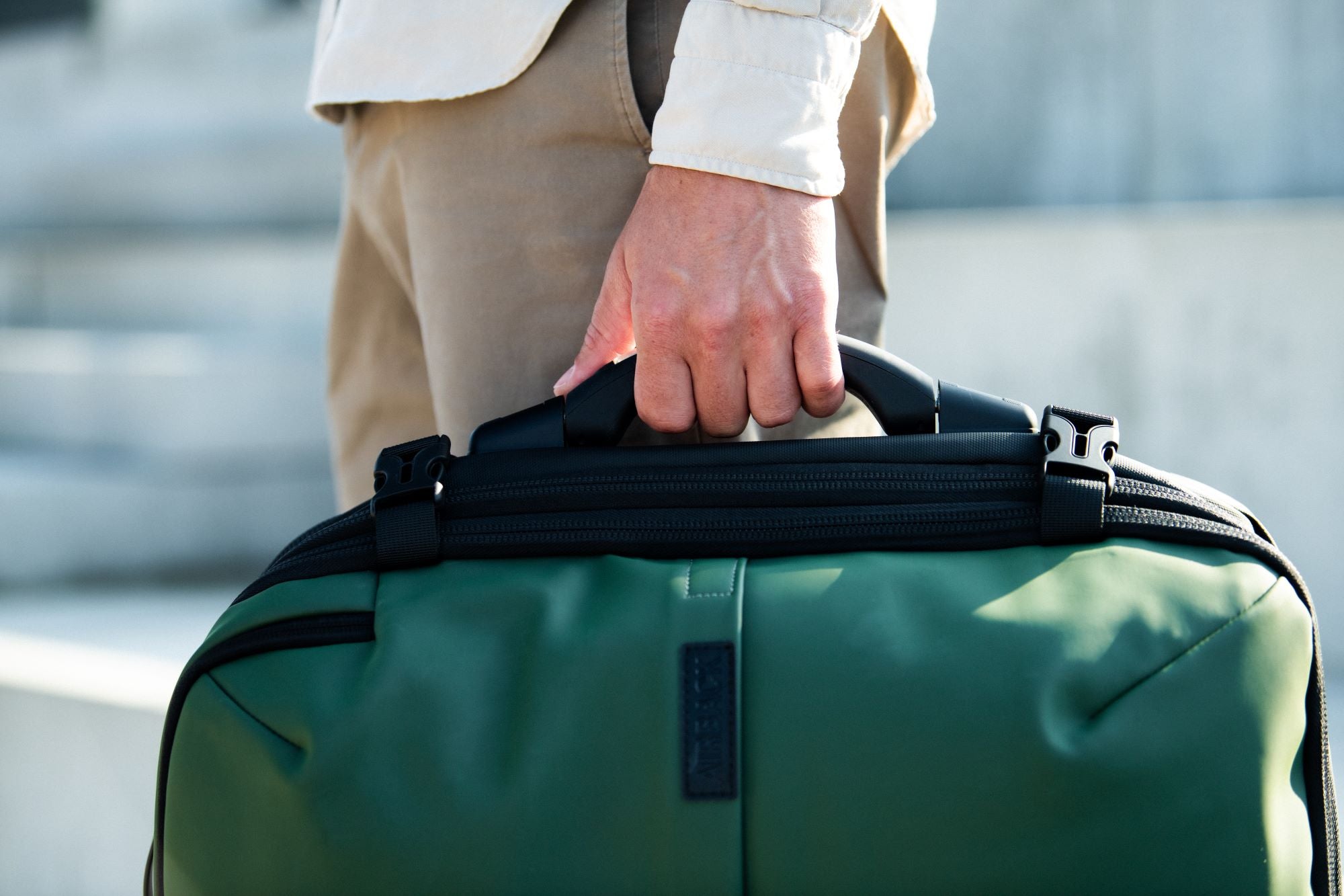Cargar video: Video of Airback Weight Handle